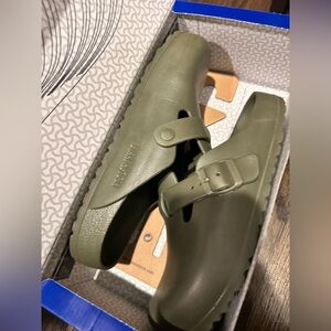 Birkenstock Boston EWA. Khaki. Size 38. US L 7 
Worn once